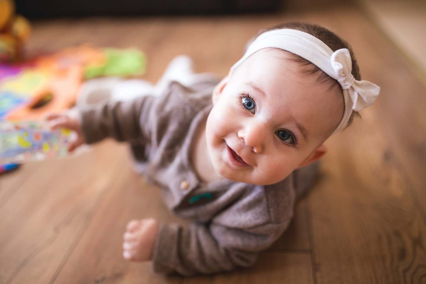 Baby girl with a bow headband